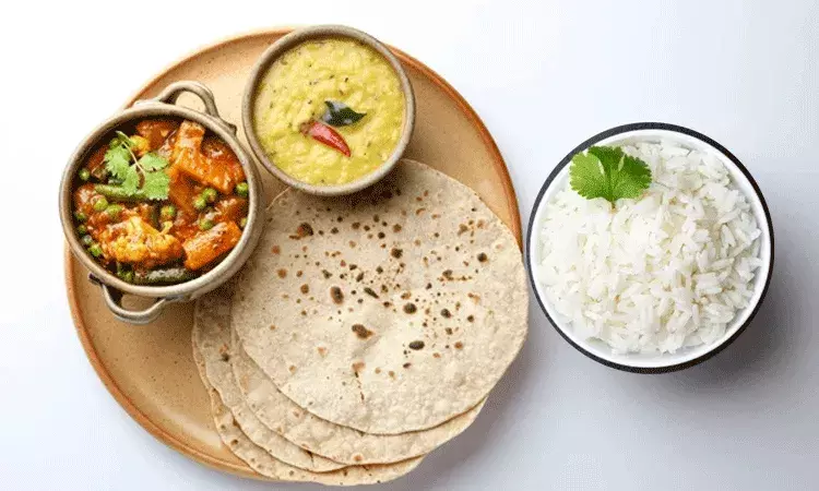 బరువు తగ్గాలంటే రోటీ లేదా రైస్.. ఏది తినాలి