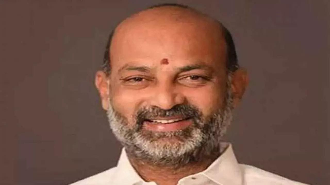 Bandhu Sanjay : ఫాంహౌజ్ పార్టీపై బండి సంజయ్ ఆగ్రహం Bandhu Sanjay : ఫాంహౌజ్ పార్టీపై బండి సంజయ్ ఆగ్రహం