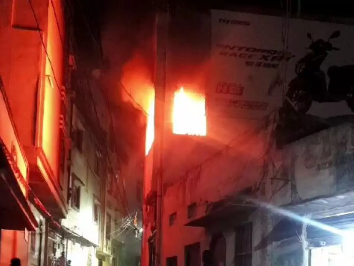 Fire Accident: పాతబస్తీలో భారీ అగ్ని ప్రమాదం.. దంపతులు మృతి Fire Accident: పాతబస్తీలో భారీ అగ్ని ప్రమాదం.. దంపతులు మృతి