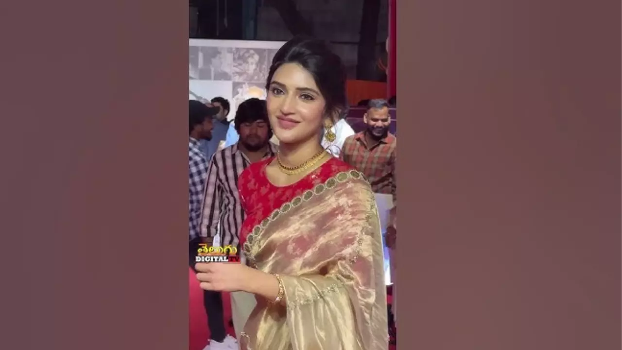Sreeleela : చీరకట్టులో శ్రీలీల Sreeleela : చీరకట్టులో శ్రీలీల