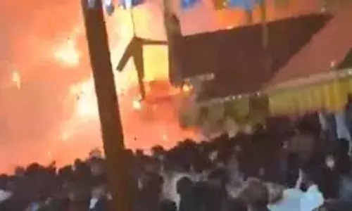 Kerala: కేరళ ఆలయంలో బాణసంచా పేలుడు.. 150 మందికి గాయాలు Kerala: కేరళ ఆలయంలో బాణసంచా పేలుడు.. 150 మందికి గాయాలు