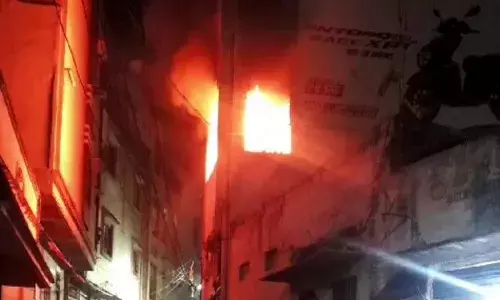Fire Accident: పాతబస్తీలో భారీ అగ్ని ప్రమాదం..  దంపతులు మృతి