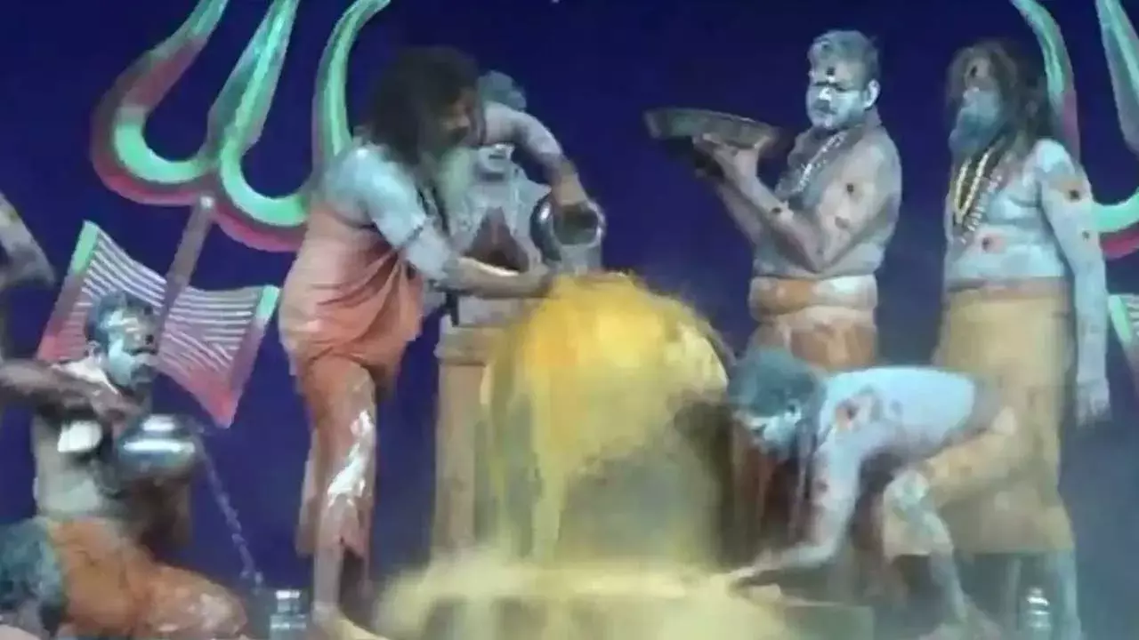 TG : హుజూర్ నగర్లో ఉజ్జయిని నాగసాధువులు హల్చల్.. భస్మాభిషేకంతో అద్భుత పూజ TG : హుజూర్ నగర్లో ఉజ్జయిని నాగసాధువులు హల్చల్.. భస్మాభిషేకంతో అద్భుత పూజ