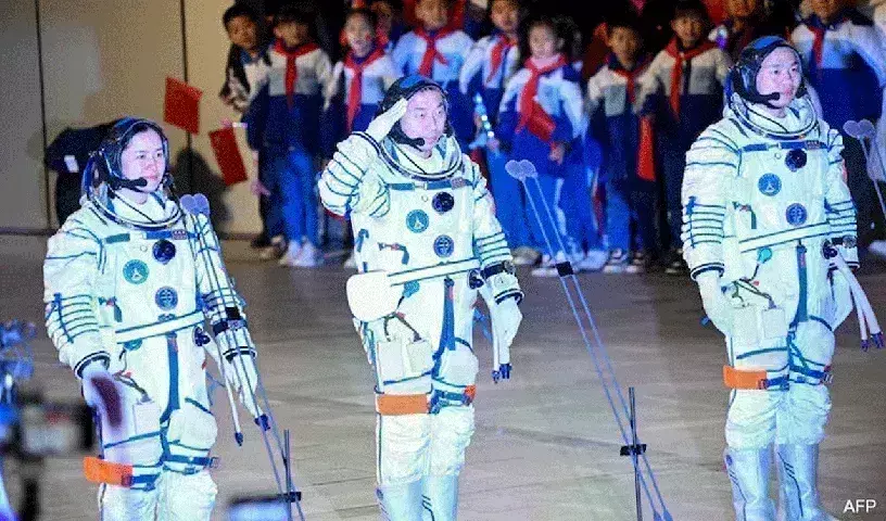 China Space Station: షెన్జౌ-19 అంతరిక్ష యాత్రను ప్రారంభించిన చైనా. China Space Station: షెన్జౌ-19 అంతరిక్ష యాత్రను ప్రారంభించిన చైనా.