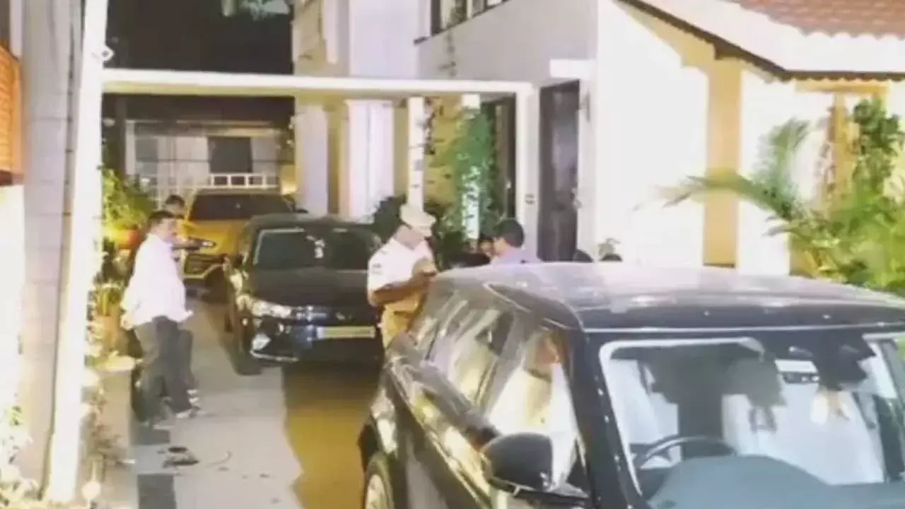 TG : విజయ్ మద్దూరి ఇంట్లో పోలీసుల సోదాలు.. కీలక ఆధారాలు లభ్యం