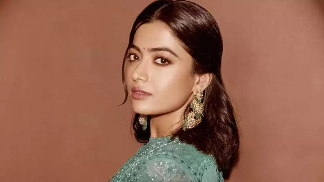 Rashmika Mandanna : బంపర్ ఆఫర్ కొట్టేసిన రష్మిక మందన్నా Rashmika Mandanna : బంపర్ ఆఫర్ కొట్టేసిన రష్మిక మందన్నా