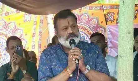 Waqf Issue: కేరళలో వక్ఫ్ చిచ్చు..ఎర్నాకులంలో ఆందోళన.. Waqf Issue: కేరళలో వక్ఫ్ చిచ్చు..ఎర్నాకులంలో ఆందోళన..