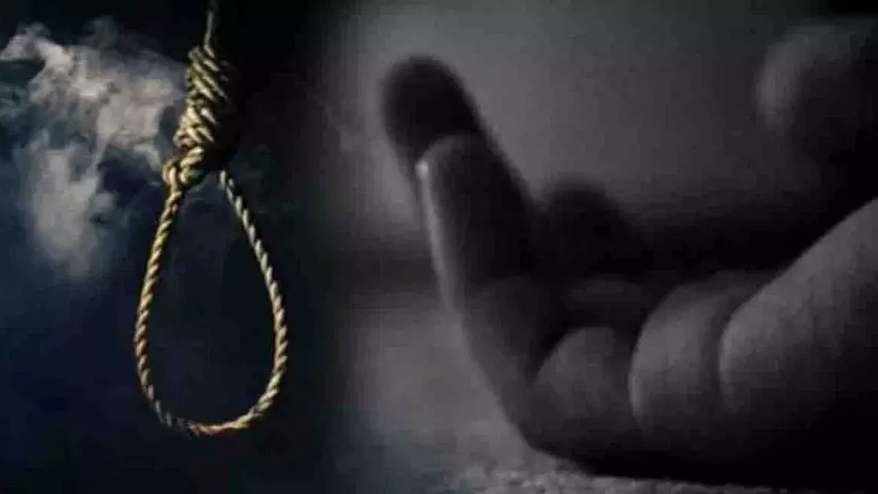 TG : యువతి ప్రేమించలేదని యువకుడి ఆత్మహత్య TG : యువతి ప్రేమించలేదని యువకుడి ఆత్మహత్య