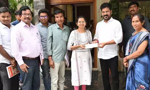 CM Revanth Reddy : గిరిజన విద్యార్థినికి సీఎం రేవంత్‌ ఆర్థిక సాయం