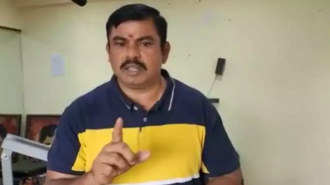 TG : లక్ష్మీదేవి బొమ్మ ఉన్న పటాకులు కాల్చొద్దు.. రాజాసింగ్ పిలుపు TG : లక్ష్మీదేవి బొమ్మ ఉన్న పటాకులు కాల్చొద్దు.. రాజాసింగ్ పిలుపు