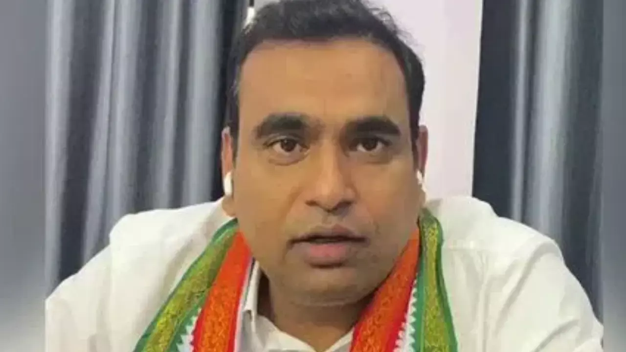 TG : కాంగ్రెస్ ప్రభుత్వంపై విషపు రాతల పేపర్‌ను బ్యాన్ చేయాలి : ఎంపీ చామల