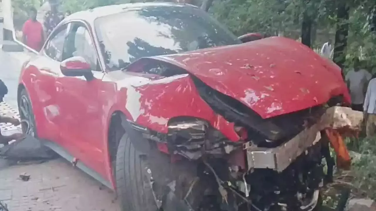 TG : జూబ్లిహిల్స్ కేబీఆర్ పార్క్ వద్ద ఇంపోర్టెడ్ కారు బీభత్సం