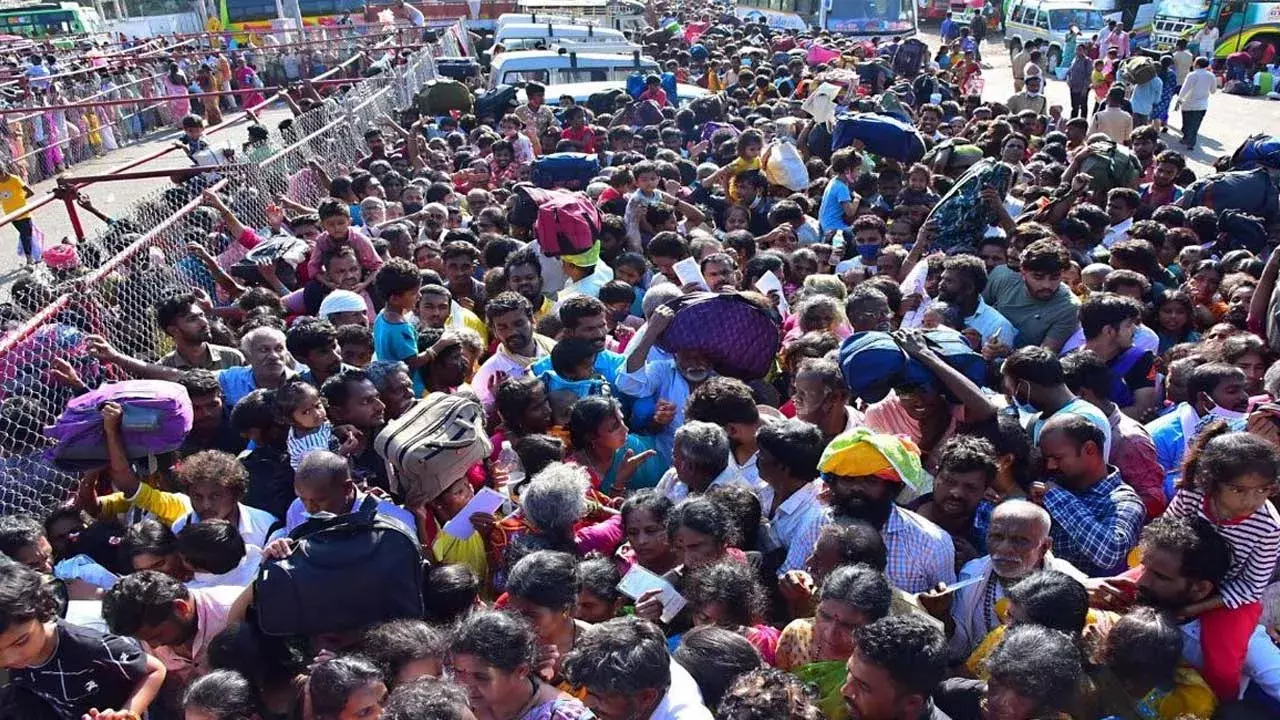 TTD : తిరుమలలో మళ్లీ పెరిగిన రద్దీ TTD : తిరుమలలో మళ్లీ పెరిగిన రద్దీ