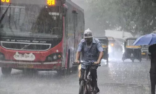 Tamilnadu: రానున్న రెండు రోజుల్లో భారీ వర్షాలు.. 19 జిల్లాల్లో ఎల్లో అలర్ట్ Tamilnadu: రానున్న రెండు రోజుల్లో భారీ వర్షాలు.. 19 జిల్లాల్లో ఎల్లో అలర్ట్