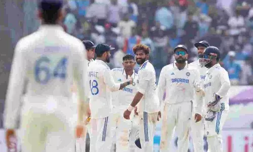 Mumbai Test: మూడో టెస్టులో పట్టుబిగించిన టీమిండియా