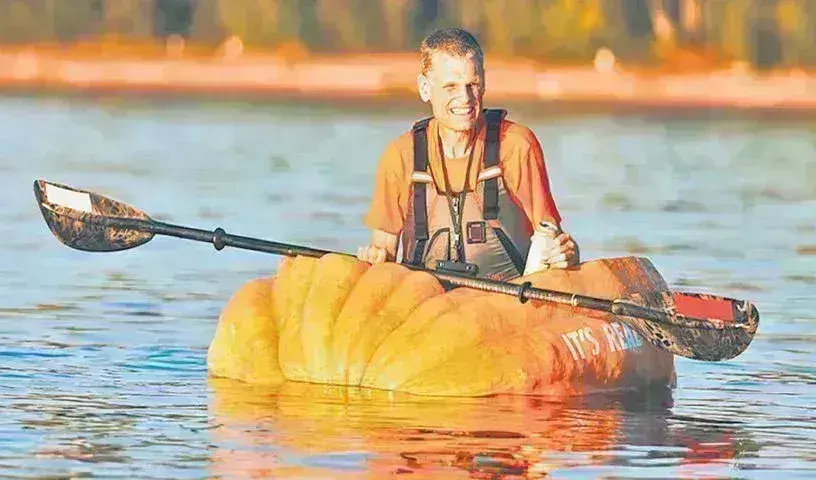 Guinness World Record:   గుమ్మడికాయ పడవతో.. గిన్నిస్ రికార్డు Guinness World Record:   గుమ్మడికాయ పడవతో.. గిన్నిస్ రికార్డు