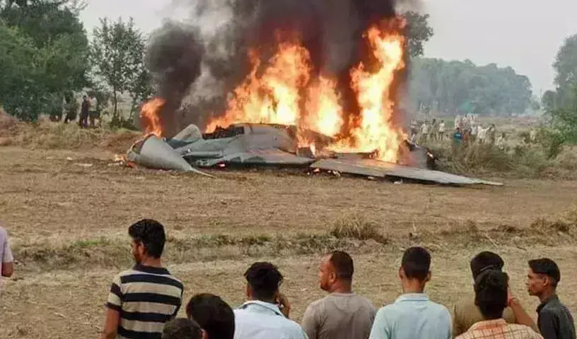 MiG 29 fighter jet: ఆగ్రా సమీపంలో కుప్పకూలిన మిగ్-29 విమానం MiG 29 fighter jet: ఆగ్రా సమీపంలో కుప్పకూలిన మిగ్-29 విమానం