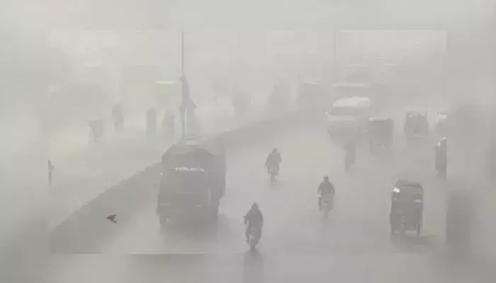 Pakisthan : లాహోర్లో స్కూళ్లు మూసివేసిన ప్రభుత్వం, కారణం ఎంతంటే .. Pakisthan : లాహోర్లో స్కూళ్లు మూసివేసిన ప్రభుత్వం, కారణం ఎంతంటే ..