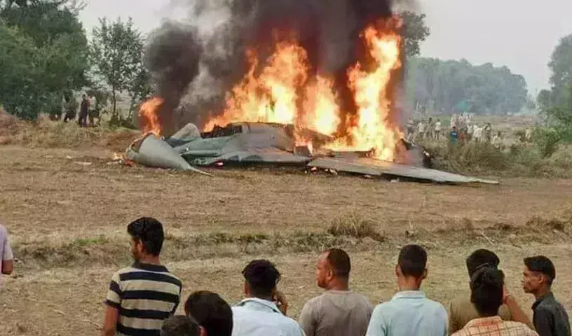 MiG 29 fighter jet: ఆగ్రా సమీపంలో కుప్పకూలిన మిగ్-29 విమానం MiG 29 fighter jet: ఆగ్రా సమీపంలో కుప్పకూలిన మిగ్-29 విమానం