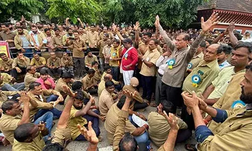 TG : ఇందిరాపార్క్ లో ఆటో డ్రైవర్ల ధర్నా