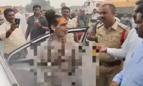 Aghori Woman : వైజాగ్ బీచ్ రోడ్డులో అఘోరీ హల్చల్