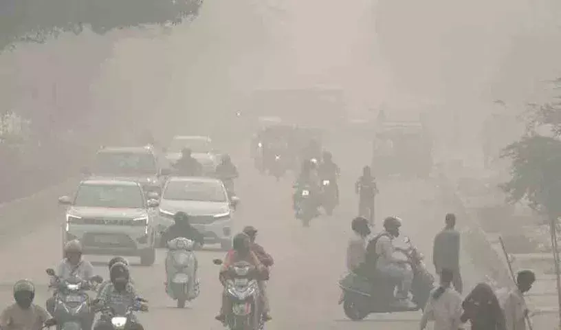 Air Pollution : ఢిల్లీలో కొనసాగుతున్న వాయు కాలుష్యం.. Air Pollution : ఢిల్లీలో కొనసాగుతున్న వాయు కాలుష్యం..