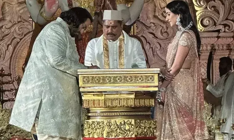 నీతా అంబానీకి ఇష్టమైన పండిట్ జీ.. అనంత్, రాధికల పెళ్లి ఆయన చేతుల మీదుగానే.. నీతా అంబానీకి ఇష్టమైన పండిట్ జీ.. అనంత్, రాధికల పెళ్లి ఆయన చేతుల మీదుగానే..