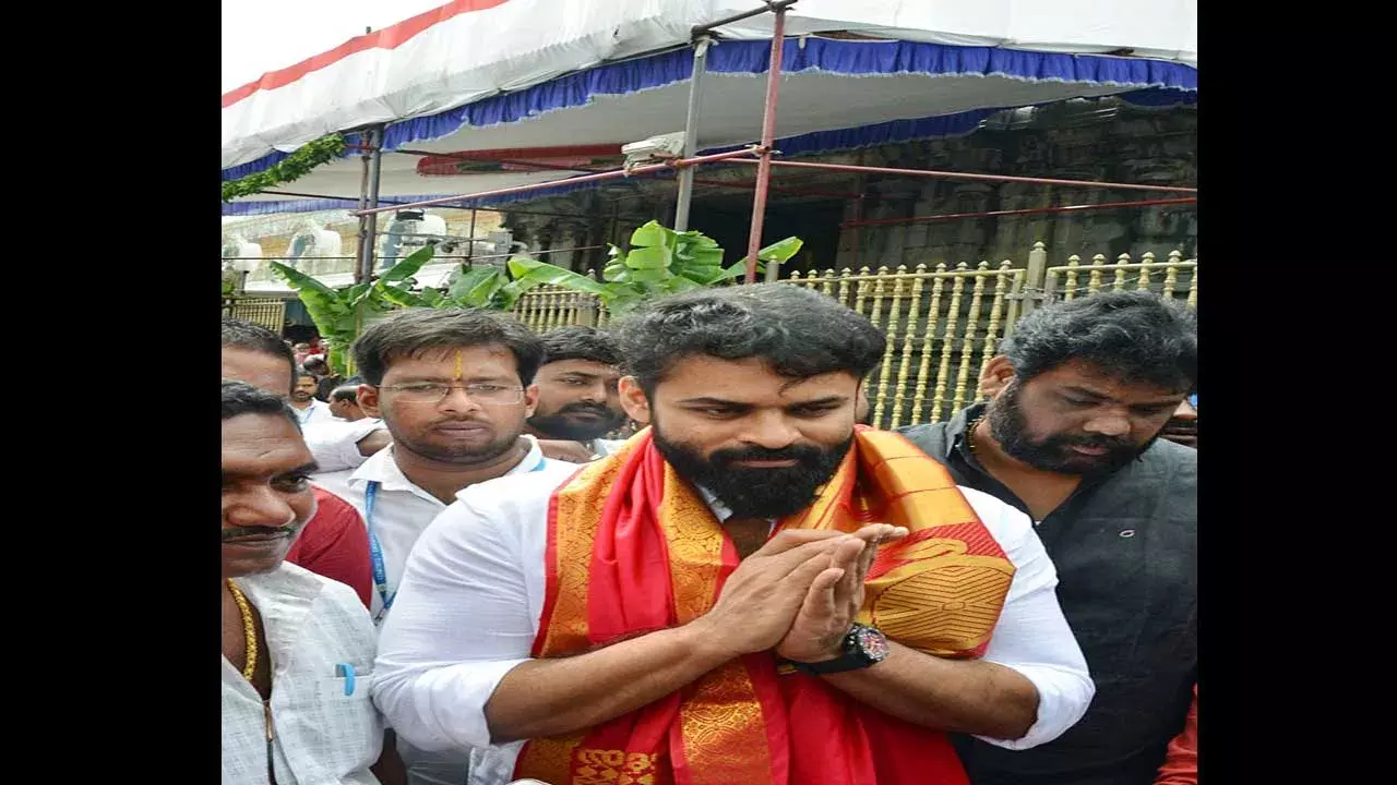 Sai Dharam Tej : కాలినడకన తిరుమల కొండెక్కిన సాయి ధరమ్ తేజ్