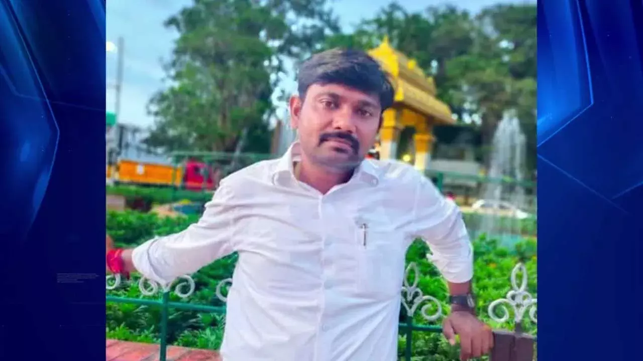 AP : విచ్చలవిడి పోస్టులు.. వైసీపీ సోషల్ మీడియా యాక్టివిస్ట్ అరెస్ట్ AP : విచ్చలవిడి పోస్టులు.. వైసీపీ సోషల్ మీడియా యాక్టివిస్ట్ అరెస్ట్