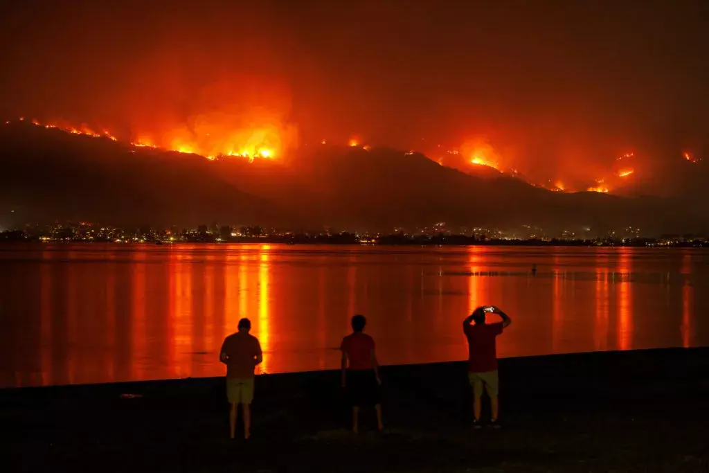 California wildfire: WildFire: కాలిఫోర్నియాలో భారీ కార్చిచ్చు.. California wildfire: WildFire: కాలిఫోర్నియాలో భారీ కార్చిచ్చు..