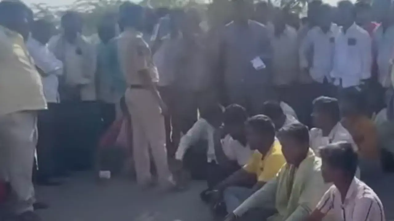 TG : నల్గొండలో పత్తి రైతుల ఆందోళన TG : నల్గొండలో పత్తి రైతుల ఆందోళన