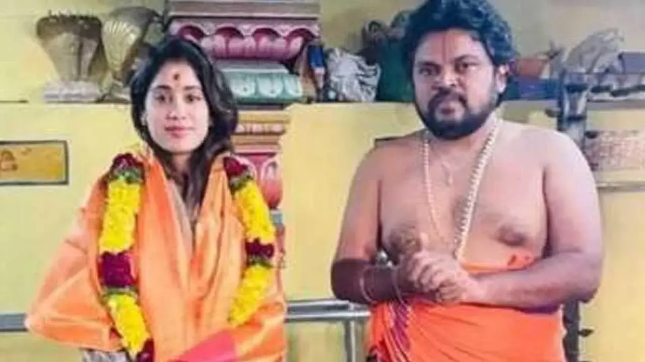 Janhvi Kapoor : మధురనగర్ నగర్ లో జాన్వీ కపూర్ సందడి