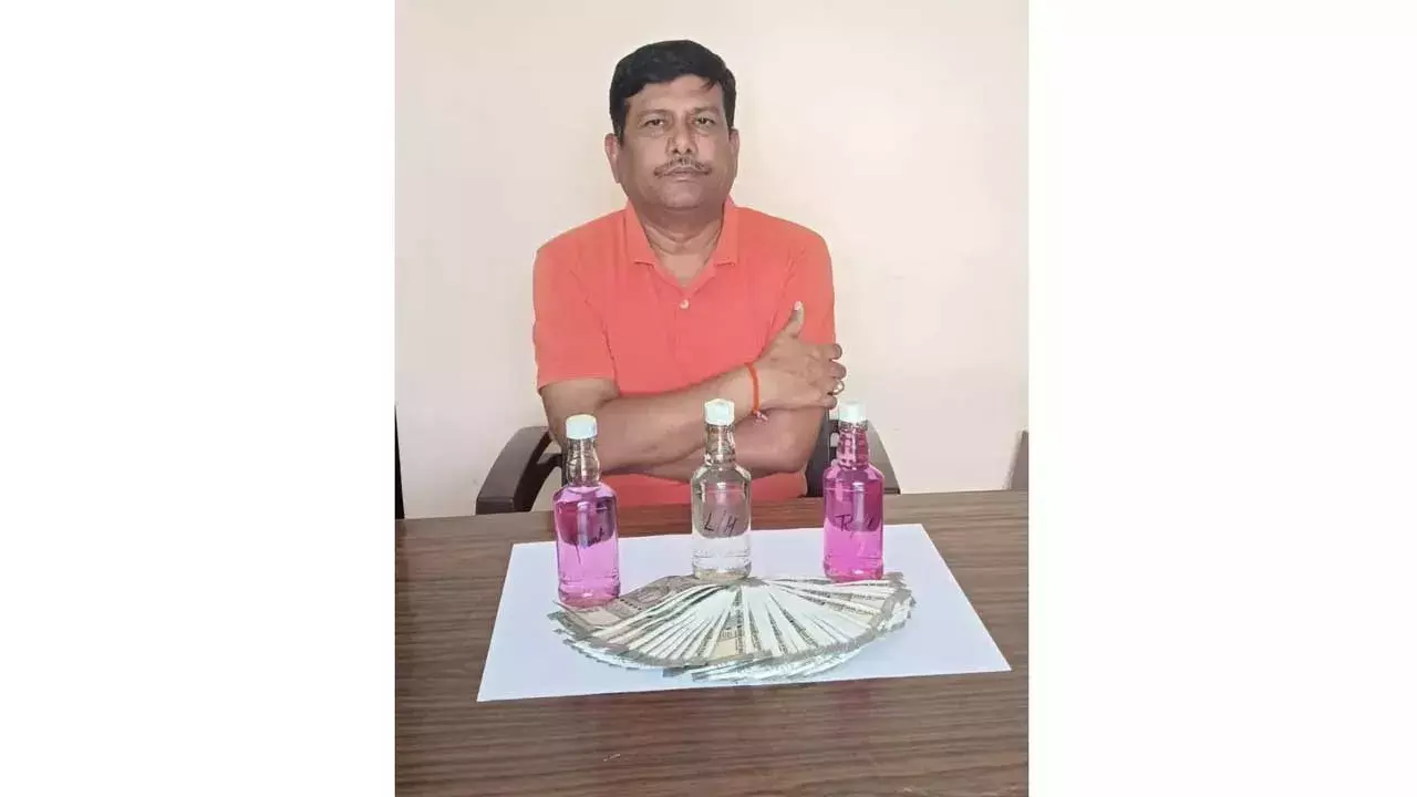 TG : లంచం తీసుకుంటూ ఏసీబీకి పట్టుబడ్డ డీఈవో TG : లంచం తీసుకుంటూ ఏసీబీకి పట్టుబడ్డ డీఈవో