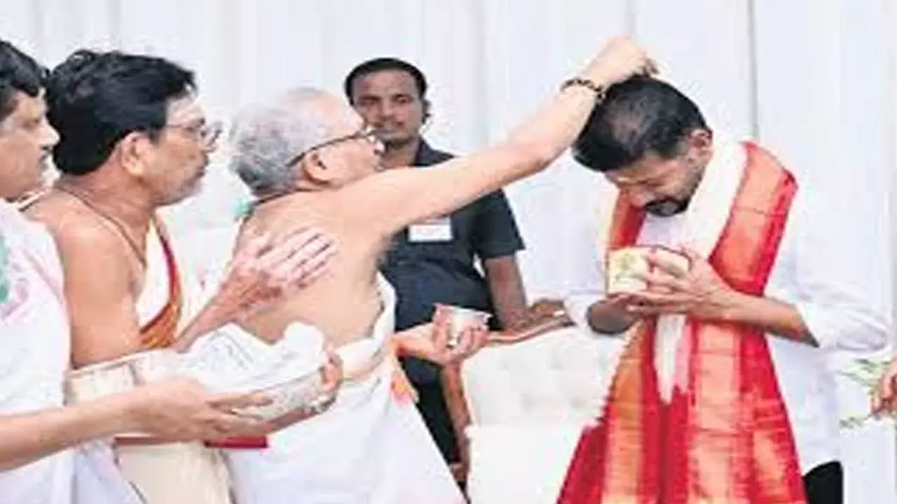 CM Revanth Reddy : బర్త్ డే సందర్భంగా యాదగిరిగుట్ట ఆలయంలో సీఎం పూజలు CM Revanth Reddy : బర్త్ డే సందర్భంగా యాదగిరిగుట్ట ఆలయంలో సీఎం పూజలు