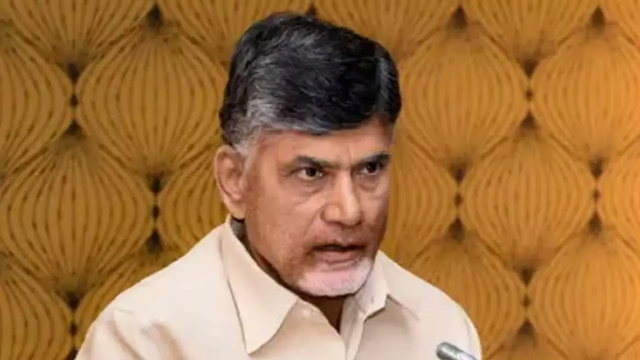 AP : అసభ్య పోస్టులపై పోలీసులకు చంద్రబాబు సర్కారు కీలక ఆదేశాలు AP : అసభ్య పోస్టులపై పోలీసులకు చంద్రబాబు సర్కారు కీలక ఆదేశాలు