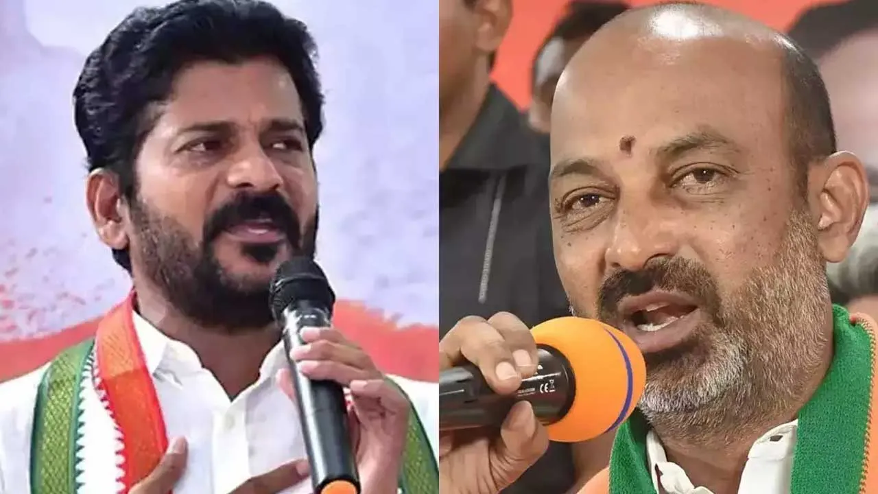 TG : నీ బిడ్డ పెండ్లి అని కూడా చూడలేదు రేవంత్..అరెస్టుకు లేటెందుకు.? బండి సంజయ్ సంచలనం TG : నీ బిడ్డ పెండ్లి అని కూడా చూడలేదు రేవంత్..అరెస్టుకు లేటెందుకు.? బండి సంజయ్ సంచలనం