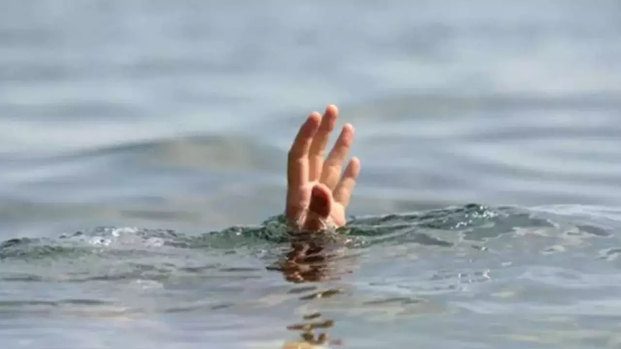 AP : అల్లూరి జిల్లాలో విషాదం.. నలుగురు గల్లంతు AP : అల్లూరి జిల్లాలో విషాదం.. నలుగురు గల్లంతు