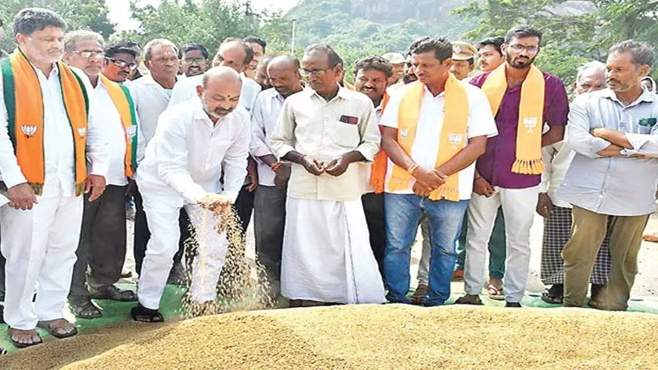 TG : వడ్ల కొనుగోలు, బోనస్ ఇంకెప్పుడు?.. బండి సంజయ్ ఆగ్రహం TG : వడ్ల కొనుగోలు, బోనస్ ఇంకెప్పుడు?.. బండి సంజయ్ ఆగ్రహం