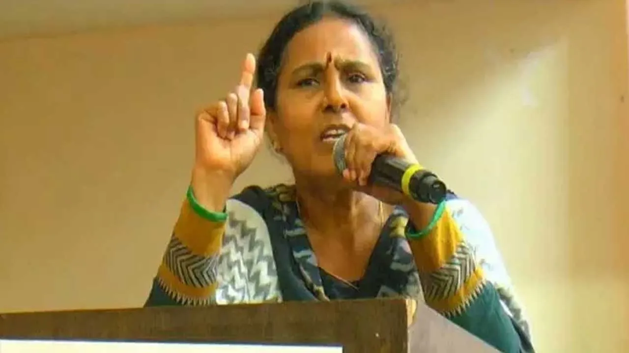 Vimalakka : వీరవనిత రంగవల్లి .. ఆమె జీవితం నేటితరానికి స్ఫూర్తిదాయకం : విమలక్క Vimalakka : వీరవనిత రంగవల్లి .. ఆమె జీవితం నేటితరానికి స్ఫూర్తిదాయకం : విమలక్క