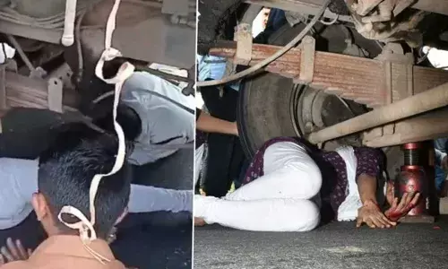 Bandi Sanjay : మానవత్వాన్ని చాటుకున్న బండి సంజయ్ Bandi Sanjay : మానవత్వాన్ని చాటుకున్న బండి సంజయ్