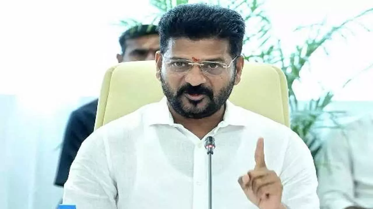 TG : కొడంగల్ దాడిపై సీఎం సంచలన రియాక్షన్.. వాళ్లపై కఠిన చర్యలకు ఆదేశం TG : కొడంగల్ దాడిపై సీఎం సంచలన రియాక్షన్.. వాళ్లపై కఠిన చర్యలకు ఆదేశం