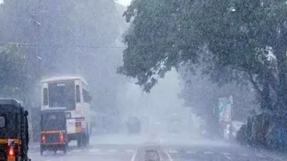 RAINS: అల్పపీడనం ఎఫెక్ట్.. ఏపీలో భారీ వర్షాలు RAINS: అల్పపీడనం ఎఫెక్ట్.. ఏపీలో భారీ వర్షాలు
