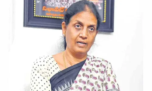Sabitha Indra Reddy : ప్రభుత్వం రైతుల బాధ అర్థం చేసుకోవాలి.. సబిత విన్నపం Sabitha Indra Reddy : ప్రభుత్వం రైతుల బాధ అర్థం చేసుకోవాలి.. సబిత విన్నపం