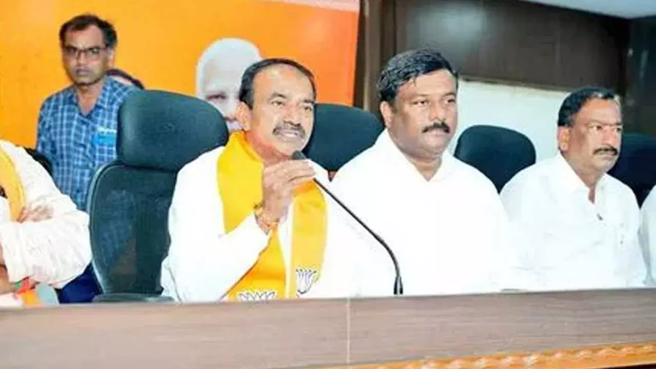 Etela Rajender : రైతుల అరెస్ట్ అన్యాయం.. తెలంగాణ తిరుగుబాటుకు టైమొచ్చిందన్న ఈటల Etela Rajender : రైతుల అరెస్ట్ అన్యాయం.. తెలంగాణ తిరుగుబాటుకు టైమొచ్చిందన్న ఈటల