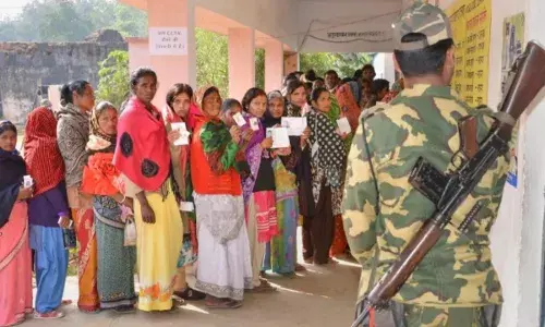 Jharkhand : జార్ఖండ్ లో కొనసాగుతున్న పోలింగ్ Jharkhand : జార్ఖండ్ లో కొనసాగుతున్న పోలింగ్