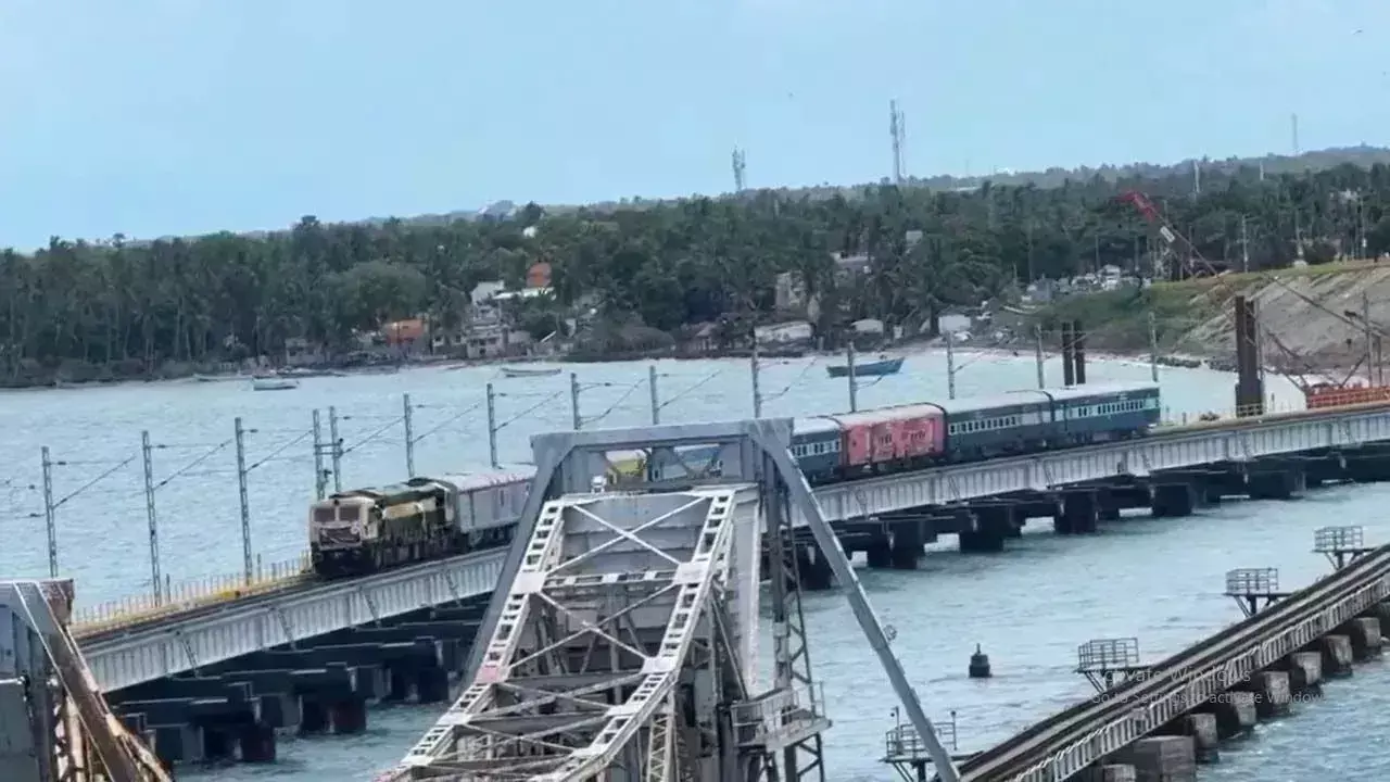 Pamban Rail Bridge: సముద్ర బ్రిడ్జిపై హై-స్పీడ్ ట్రయల్ రన్ సక్సెస్ Pamban Rail Bridge: సముద్ర బ్రిడ్జిపై హై-స్పీడ్ ట్రయల్ రన్ సక్సెస్