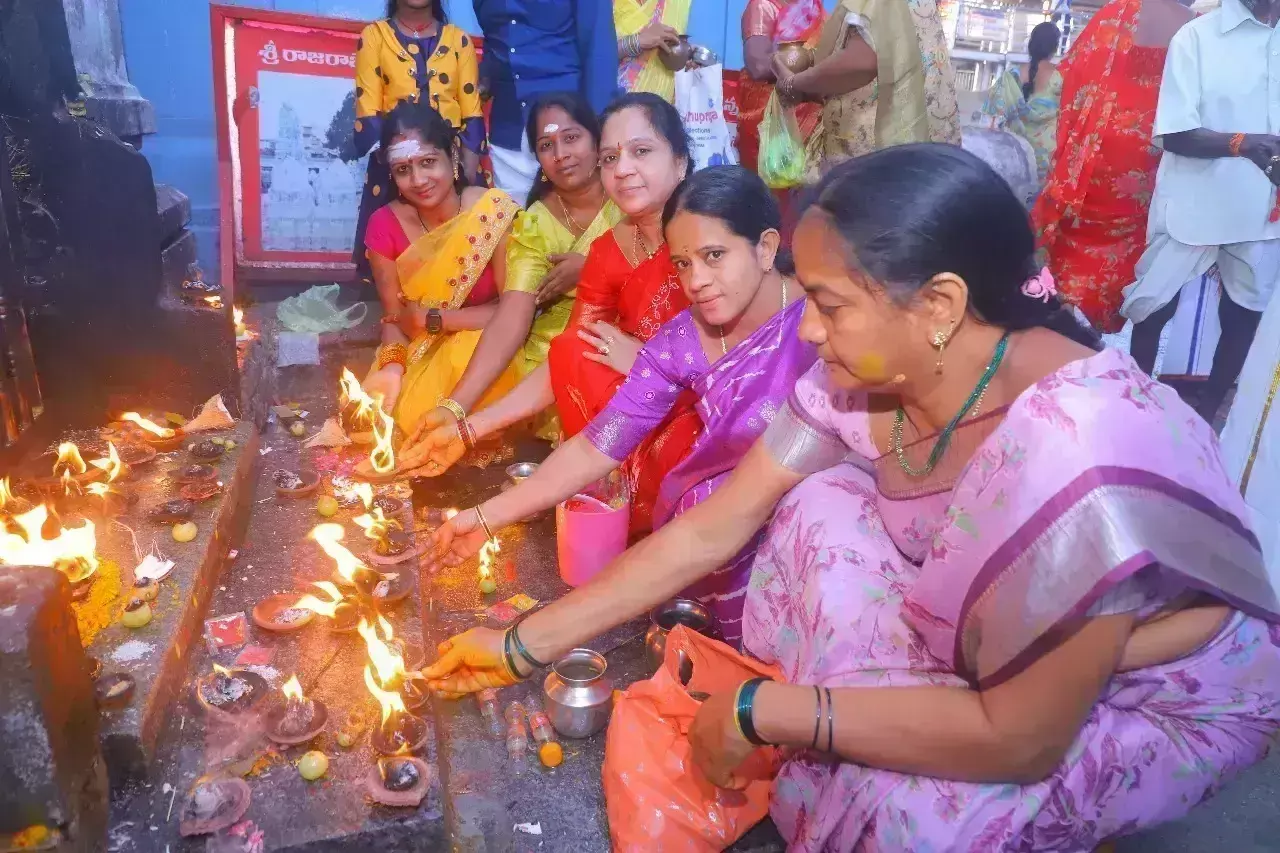 Karthika Pournami: తెలుగు రాష్ట్రాల్లో కార్తీక పౌర్ణమి శోభ..