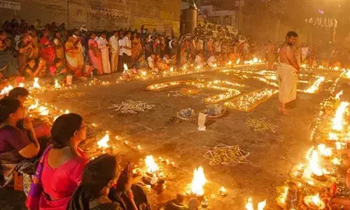 Karthika Pournami : అంతటా కార్తీక పౌర్ణమి శోభ.. వెలుగుతున్న ఆలయాలు Karthika Pournami : అంతటా కార్తీక పౌర్ణమి శోభ.. వెలుగుతున్న ఆలయాలు