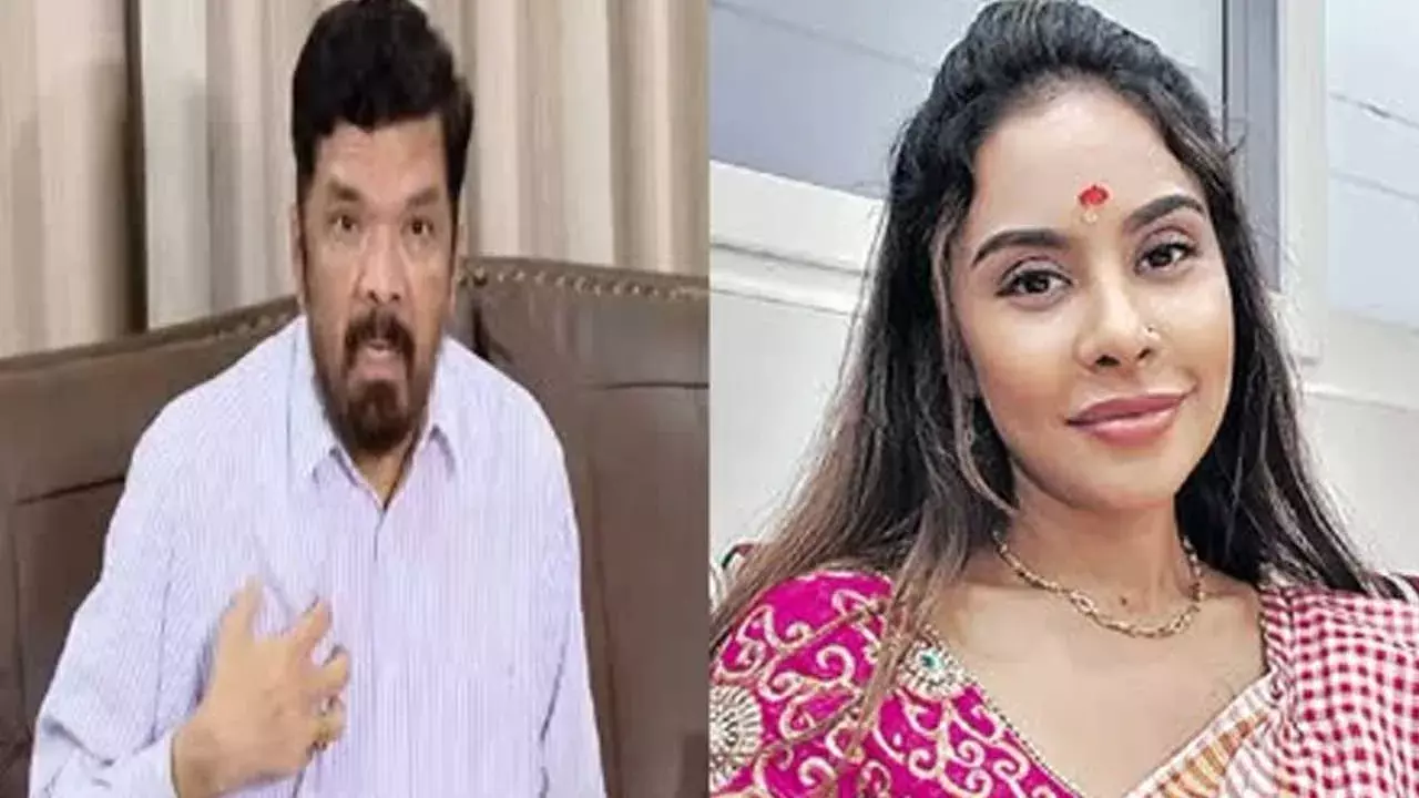 AP : పోసాని, శ్రీరెడ్డిలపై కొత్త కేసులు నమోదు