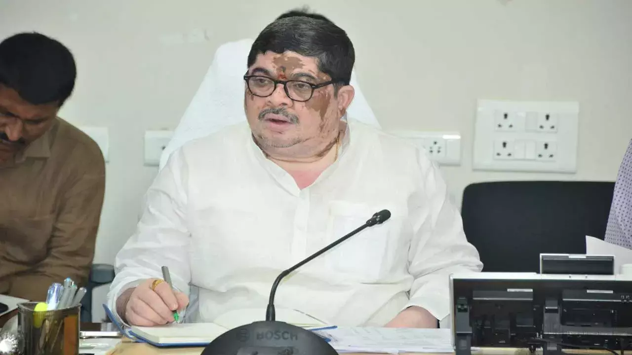 TG : రైతులు పండించిన ధాన్యం కొనుగోలు చేసే బాధ్యత ప్రభుత్వందే : మంత్రి పొన్నం TG : రైతులు పండించిన ధాన్యం కొనుగోలు చేసే బాధ్యత ప్రభుత్వందే : మంత్రి పొన్నం